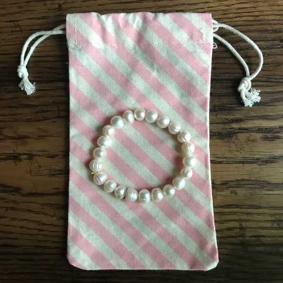 Jewelry - Freshwater Pearl Stretch Bracelet